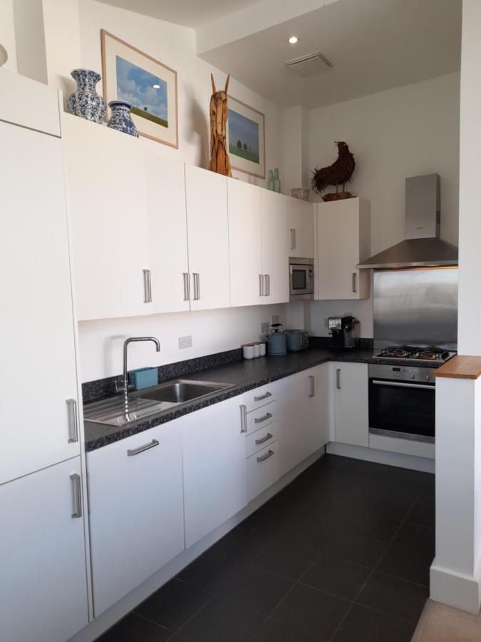 Crow'S Nest Penthouse Apartment With Free Spa Access Somerford Keynes Exteriör bild