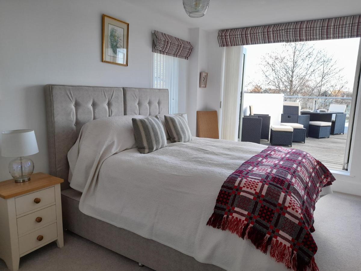 Crow'S Nest Penthouse Apartment With Free Spa Access Somerford Keynes Exteriör bild