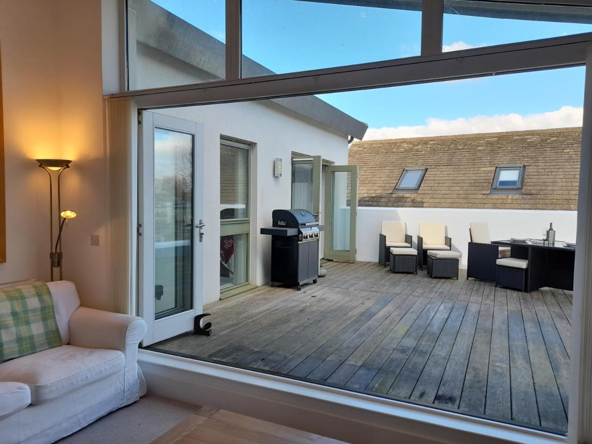 Crow'S Nest Penthouse Apartment With Free Spa Access Somerford Keynes Exteriör bild