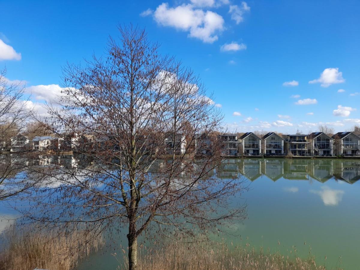 Crow'S Nest Penthouse Apartment With Free Spa Access Somerford Keynes Exteriör bild