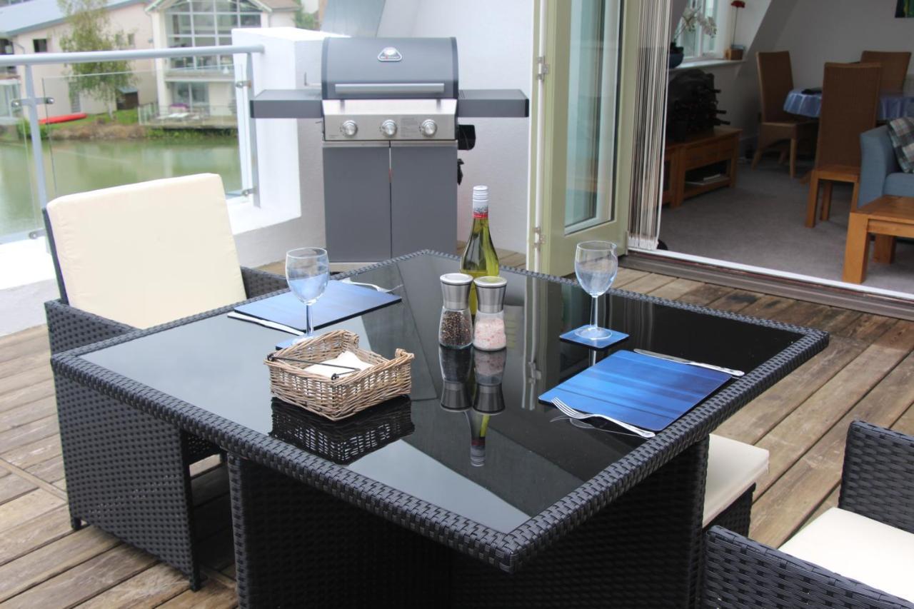 Crow'S Nest Penthouse Apartment With Free Spa Access Somerford Keynes Exteriör bild