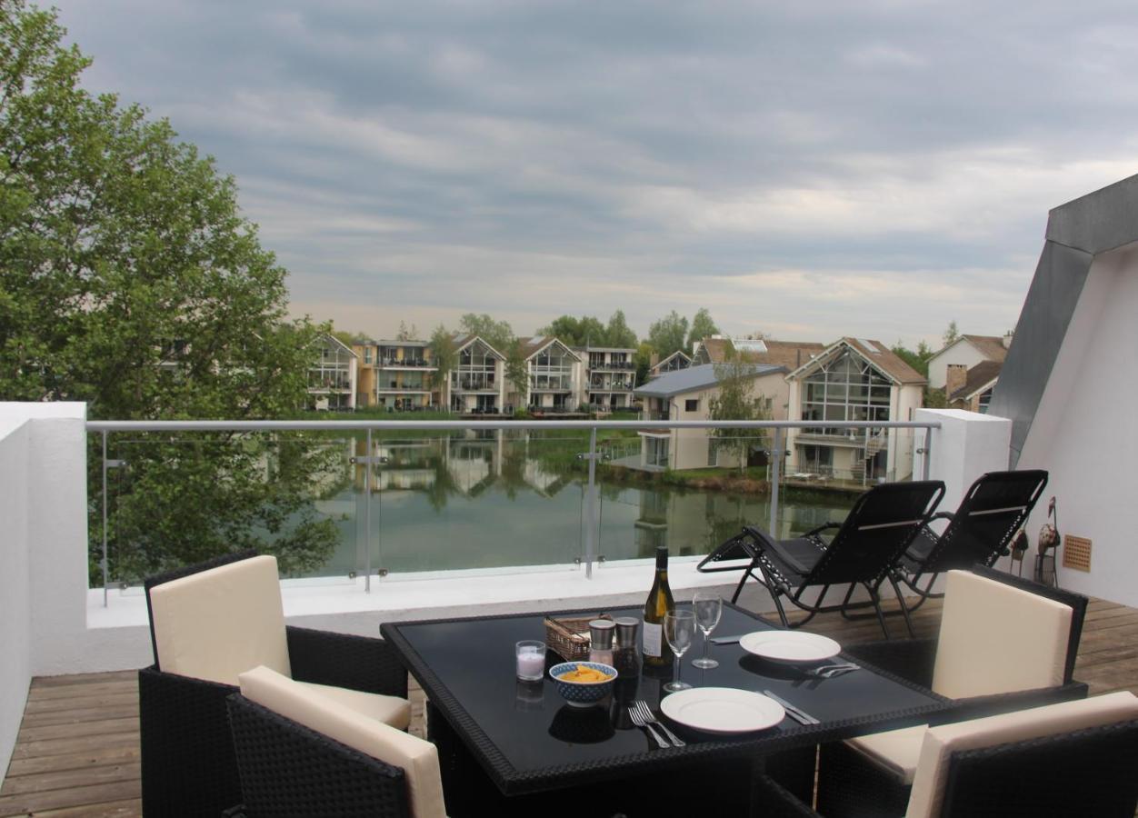Crow'S Nest Penthouse Apartment With Free Spa Access Somerford Keynes Exteriör bild