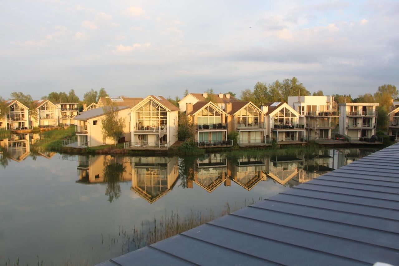 Crow'S Nest Penthouse Apartment With Free Spa Access Somerford Keynes Exteriör bild