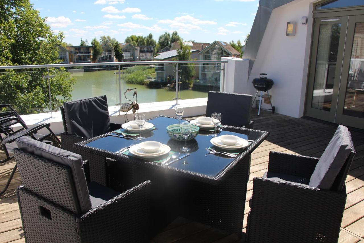 Crow'S Nest Penthouse Apartment With Free Spa Access Somerford Keynes Exteriör bild