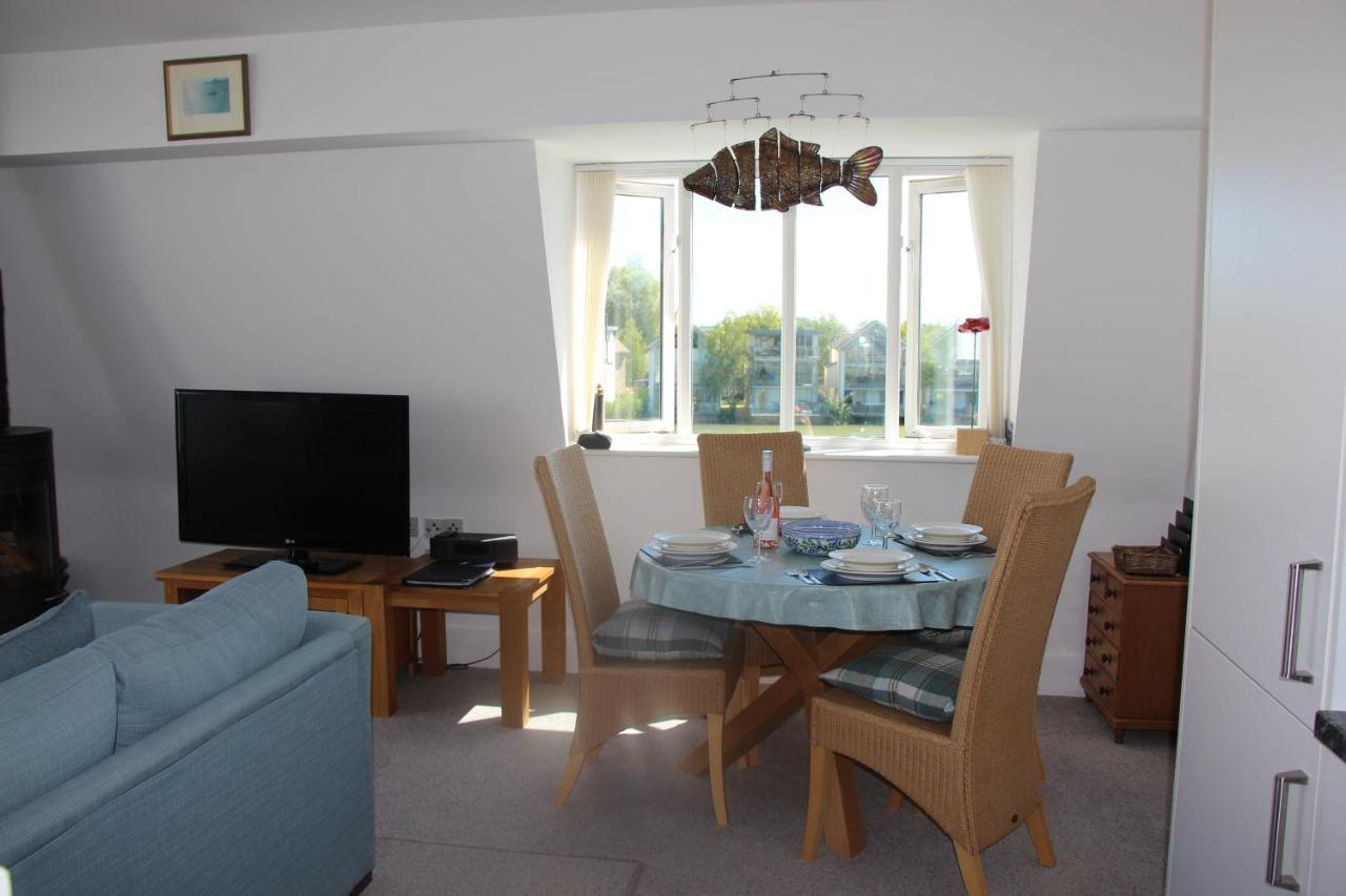 Crow'S Nest Penthouse Apartment With Free Spa Access Somerford Keynes Exteriör bild