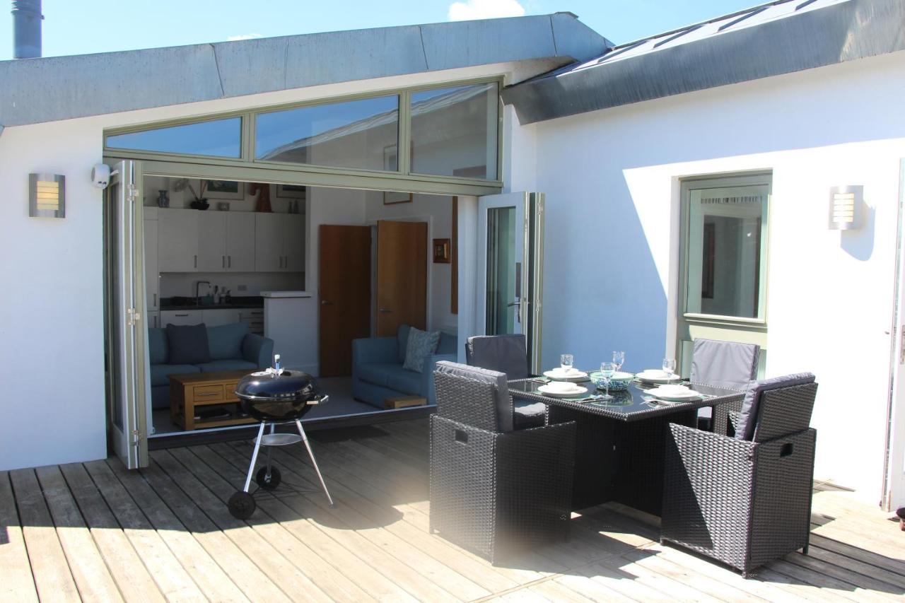 Crow'S Nest Penthouse Apartment With Free Spa Access Somerford Keynes Exteriör bild