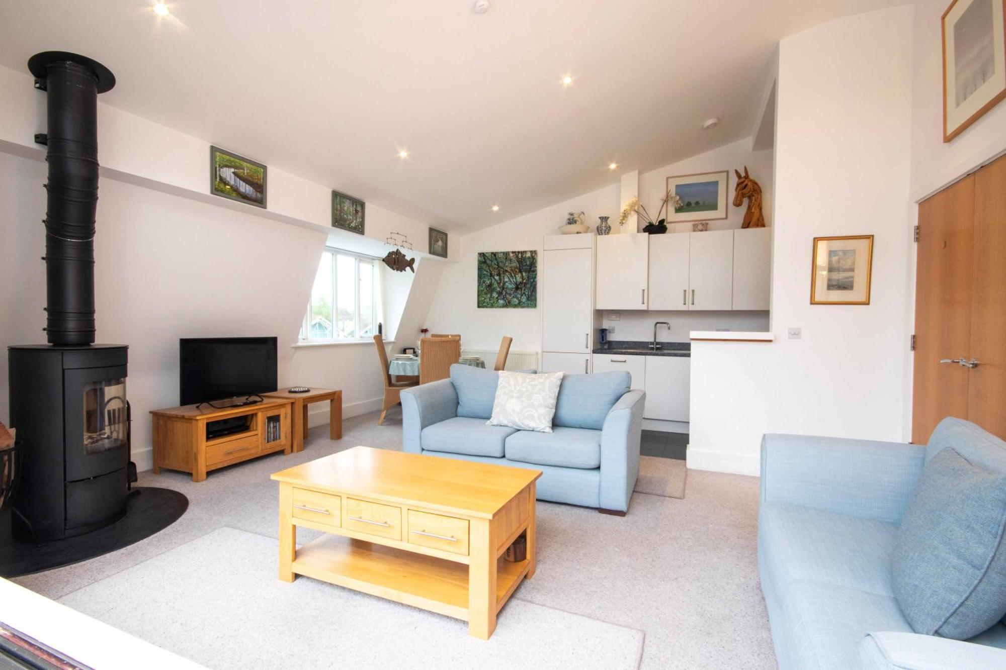 Crow'S Nest Penthouse Apartment With Free Spa Access Somerford Keynes Exteriör bild