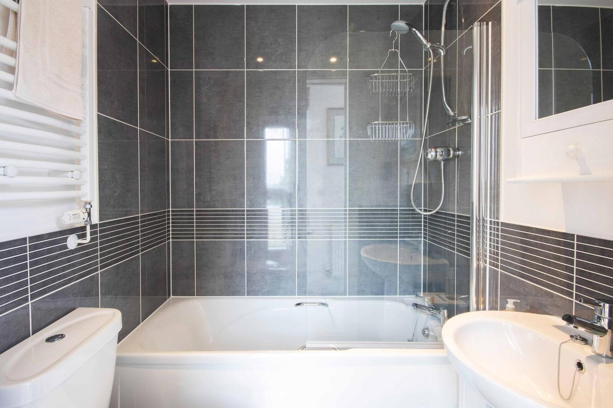Crow'S Nest Penthouse Apartment With Free Spa Access Somerford Keynes Exteriör bild